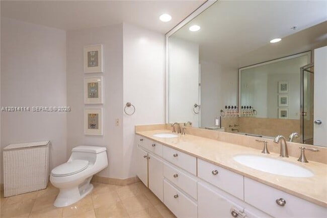 Building Photo - 888 Brickell Key Dr