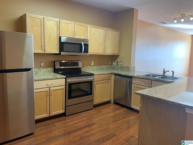 Building Photo - 401 20th St S