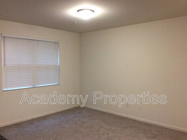 Building Photo - 2013 Millstream Hollow