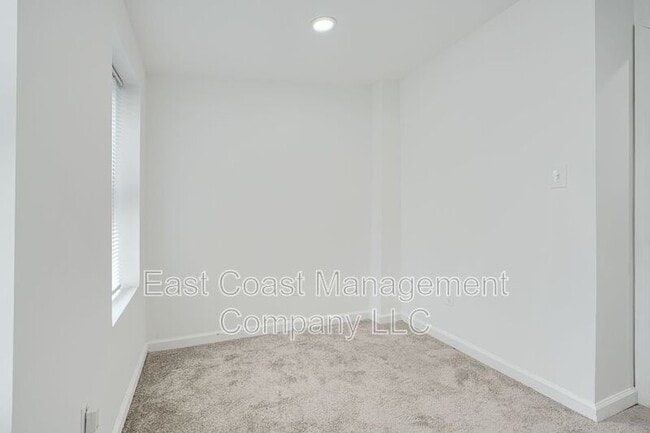 Building Photo - 1153 Sargeant St