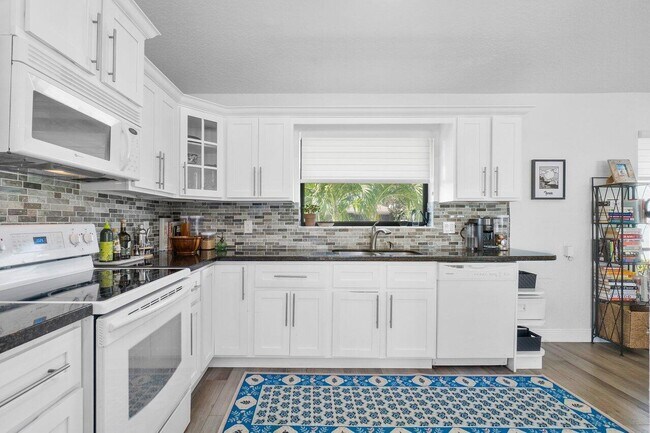 Building Photo - 6085 Robinson St