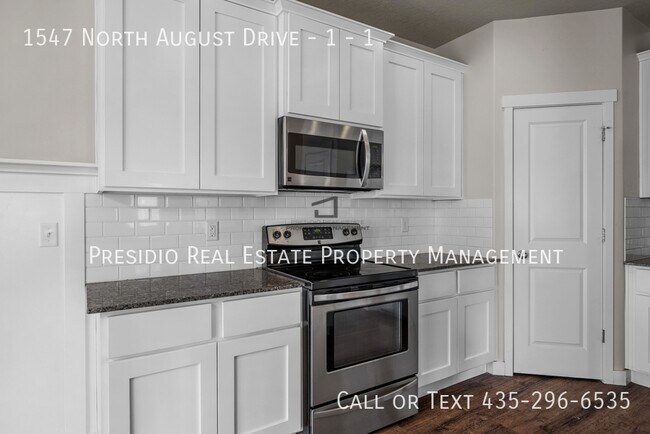 Building Photo - 1547 N August Dr