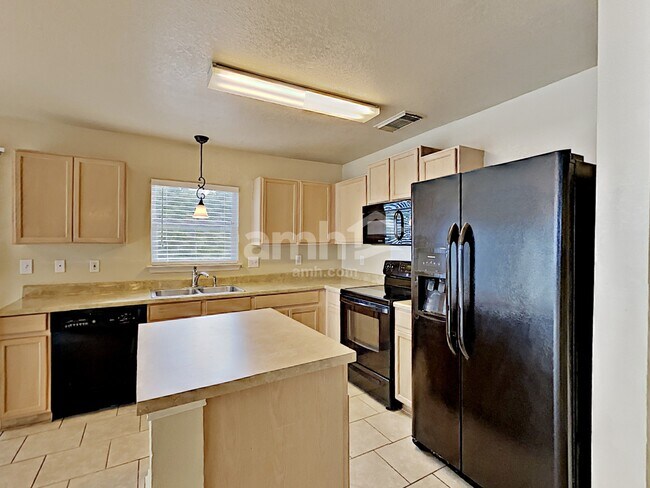 Building Photo - 4974 Bending Elms