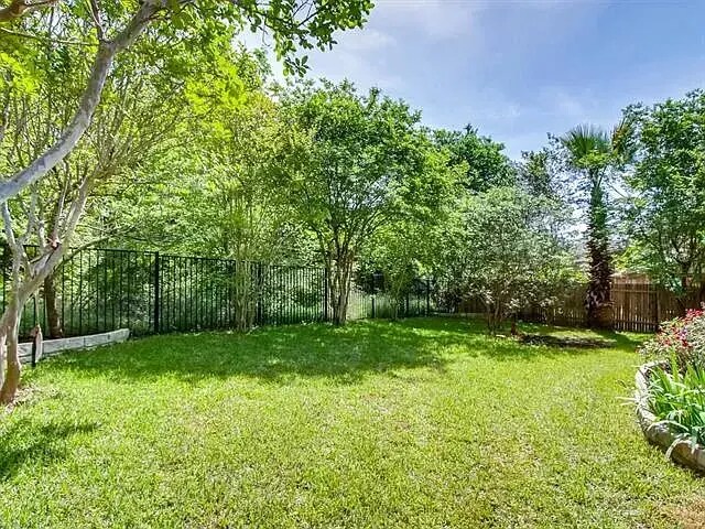 Building Photo - 10201 Chestnut Ridge Rd