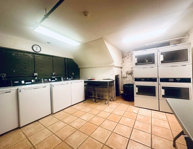 Building Photo - 126 Webster Ave