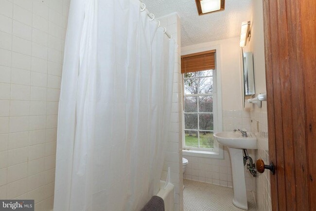 Building Photo - 562 Smithfield Ln