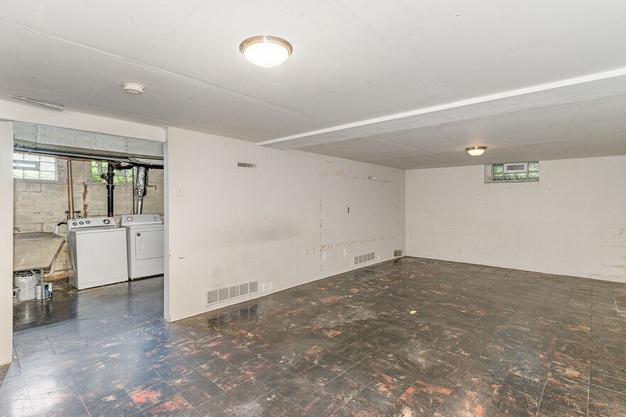 Building Photo - 1270 Hubbard Ave