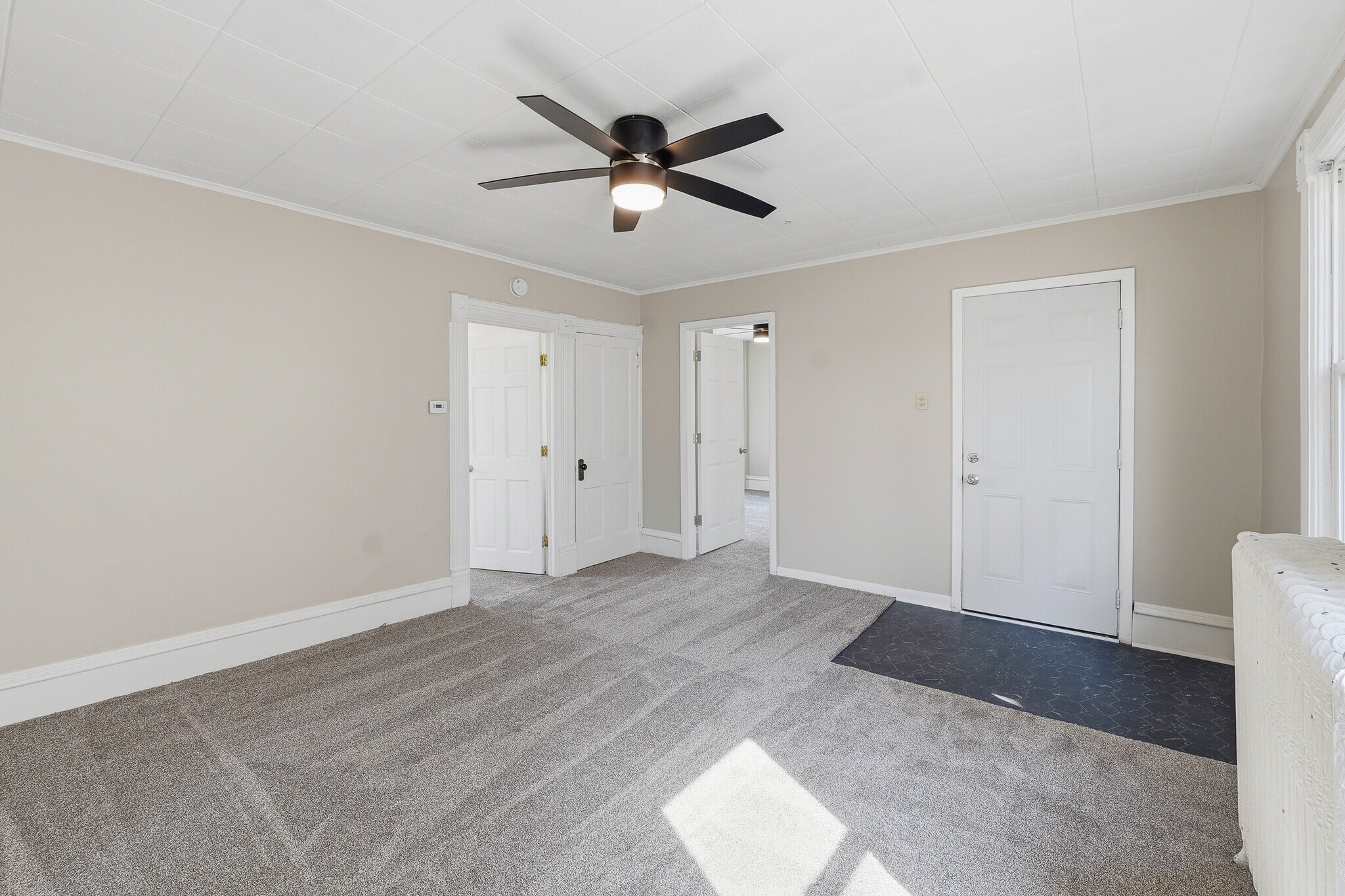 Building Photo - 418 S Spring St