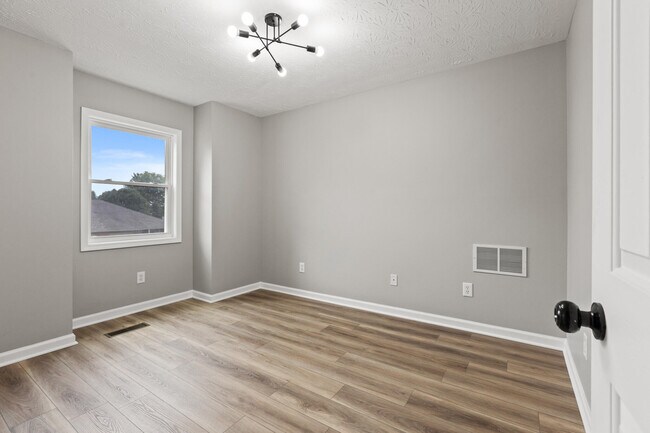 Building Photo - 105 Bay Hill Dr