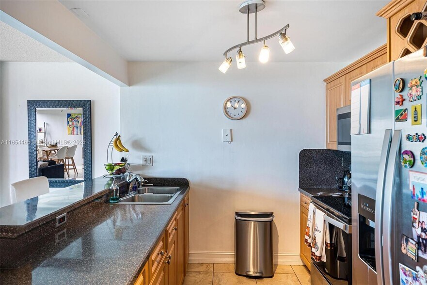 Building Photo - 600 NE 36th St