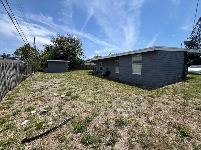 Building Photo - 1885 NE 53rd St