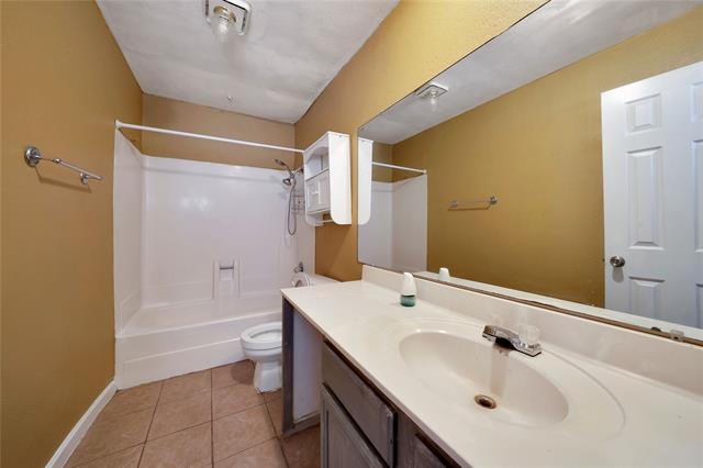 Building Photo - 201 S Las Vegas Trail