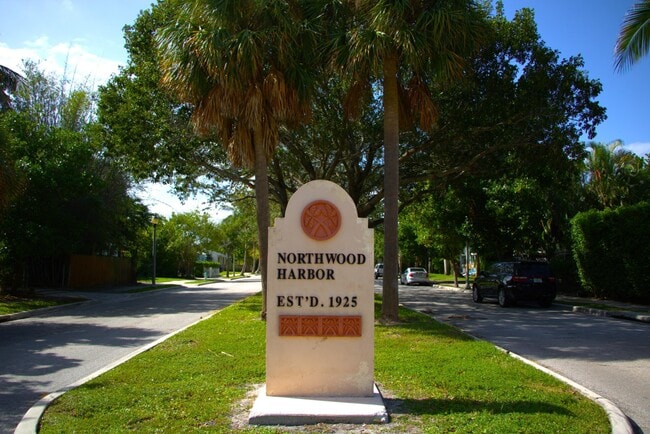 Building Photo - 5701 N Flagler Dr