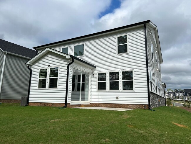Building Photo - 156 Sargents St