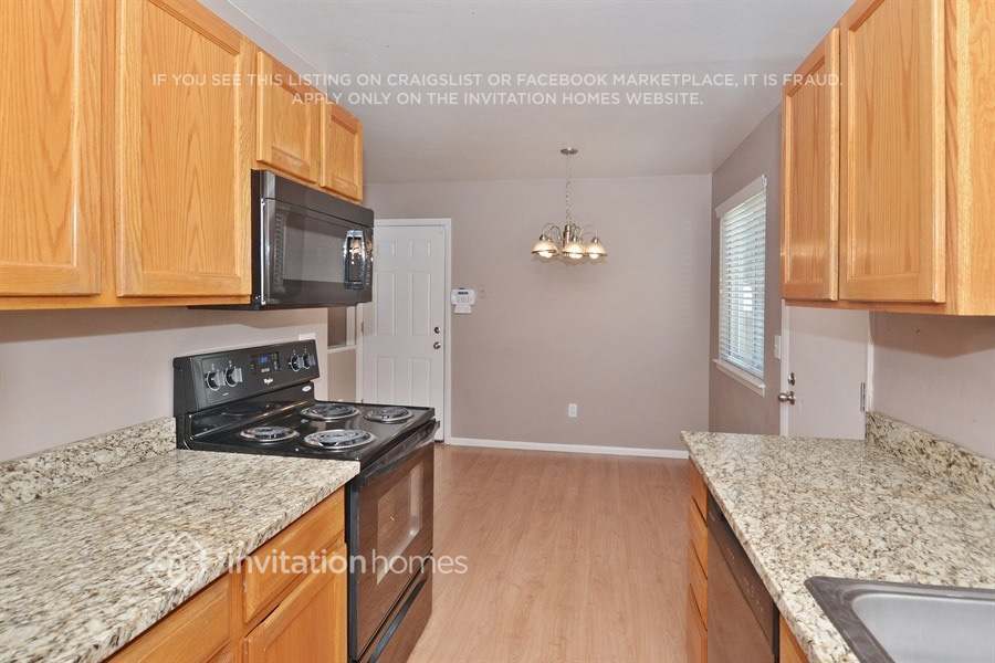 Building Photo - 10507 W 107th Ave
