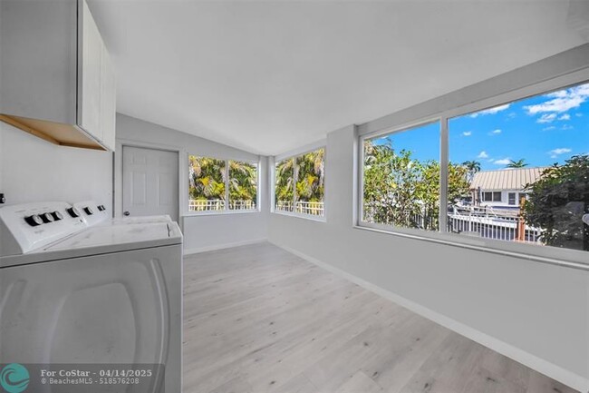 Building Photo - 1201 Avocado Isle