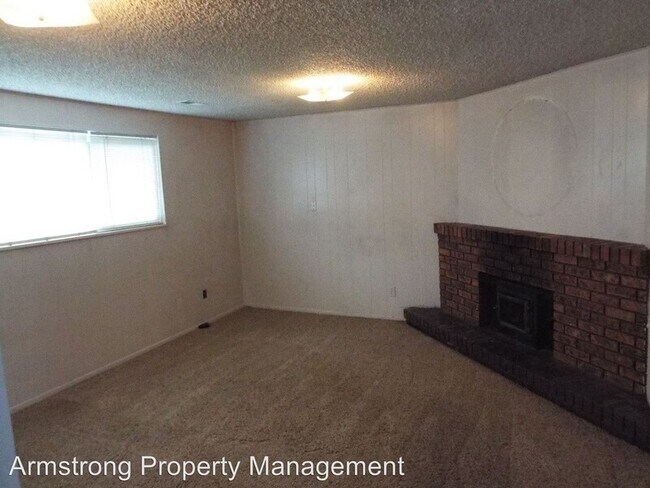 Building Photo - 262 1165 N