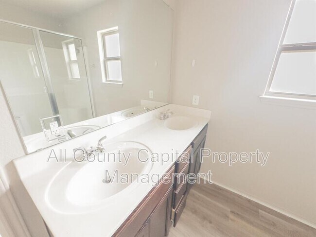 Building Photo - 2707 Burlington