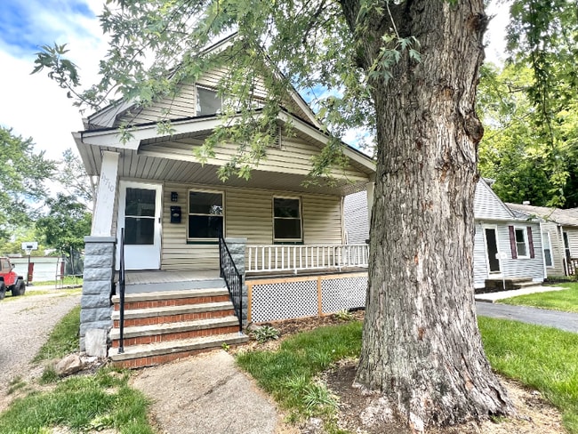 Primary Photo - 11710 Longmead Ave