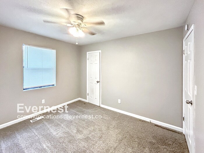 Building Photo - 8937 Tweeddale Dr