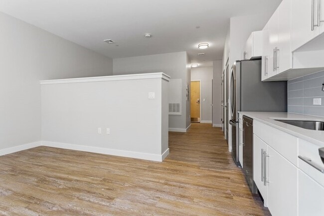 Building Photo - 13 Shetland St