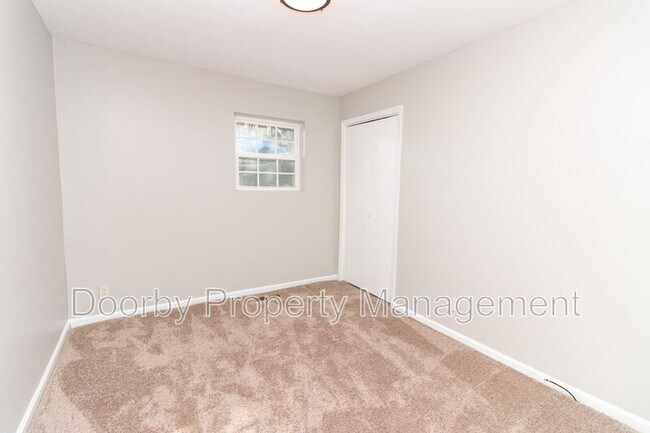 Building Photo - 6619 Fairview Rd