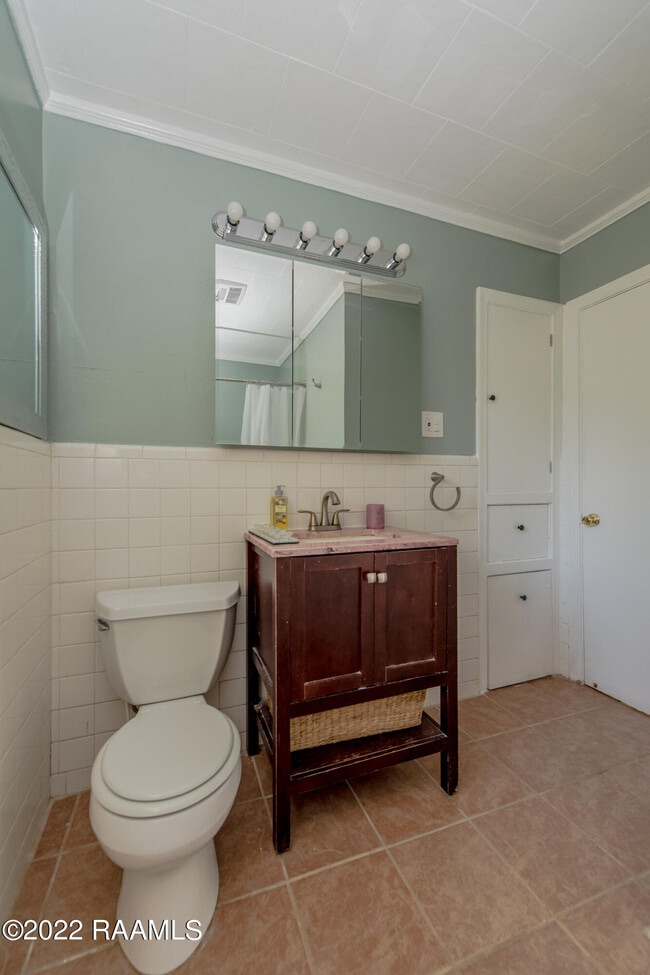 Building Photo - 232 Roselawn Blvd