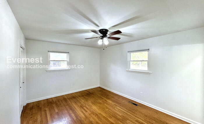 Building Photo - 7339 Brookside Dr