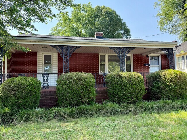 Primary Photo - Three bedroom, 1.5 bath house in Burlington