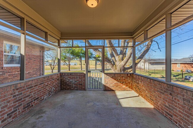 Building Photo - 441 Lawrence Dr