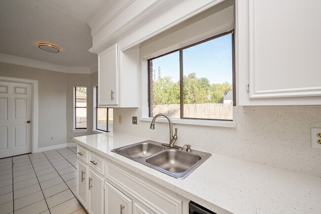 Building Photo - 12011 Autumn Creek Dr