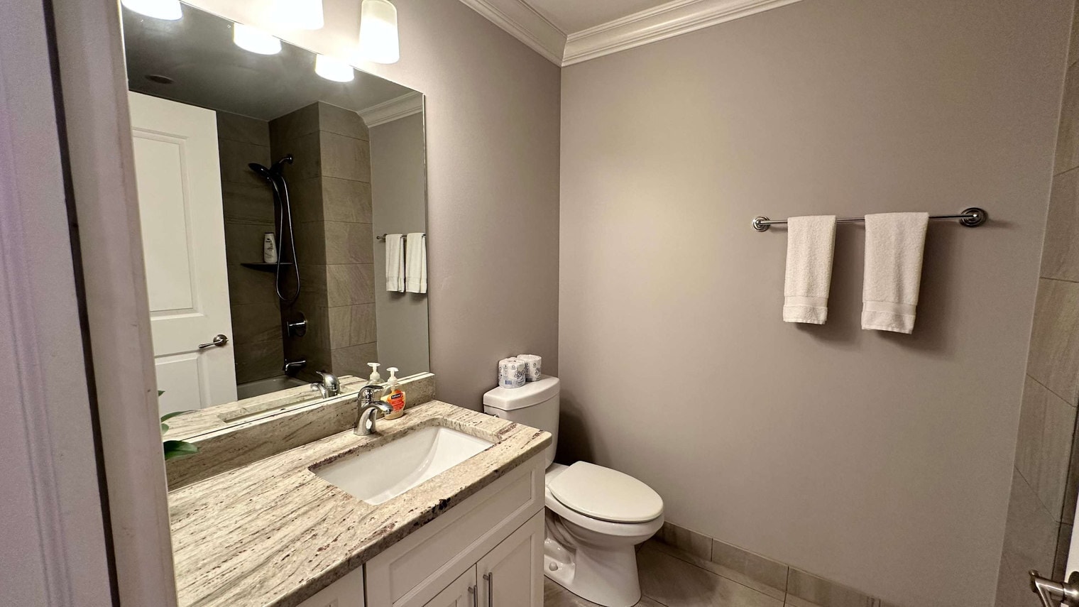 Building Photo - 951 W Huron St