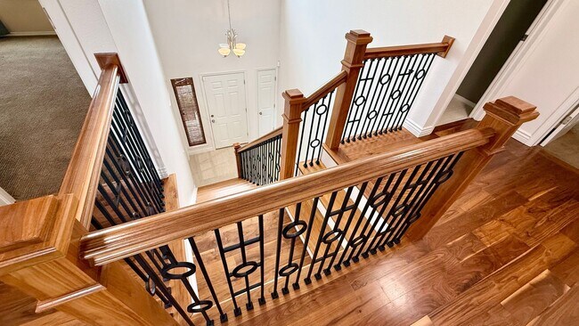 Building Photo - GOURMET KITCHEN-D20-6 BEDROOMS