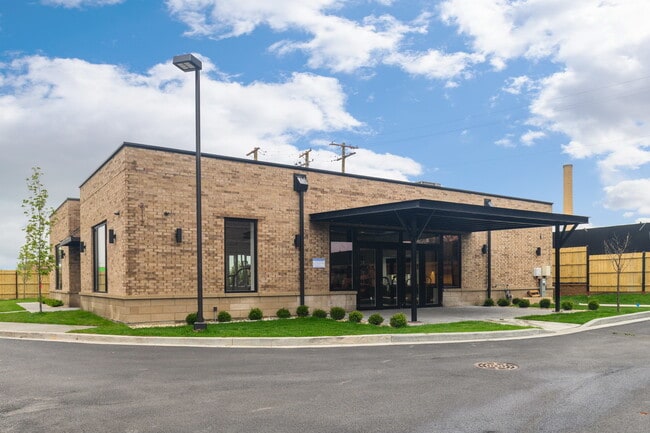 Building Photo - 2146 N Nashville Ave