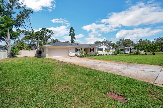 Building Photo - 675 Villa Grande Ave S