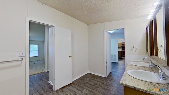 Building Photo - 100 Co Rd 194