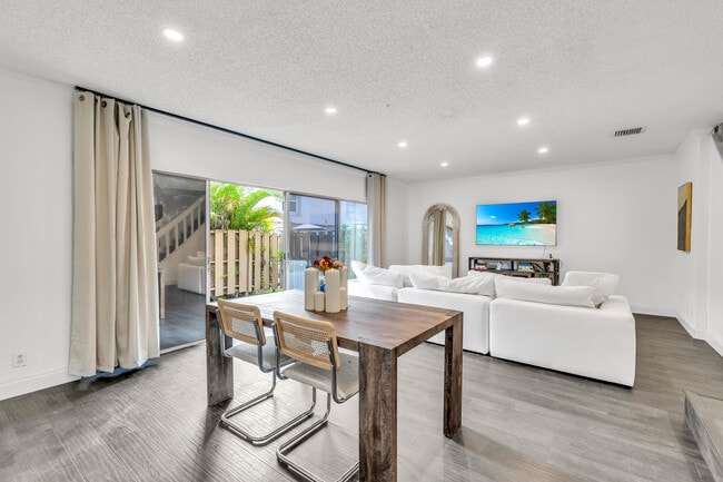 Building Photo - 881 NW 81st Way