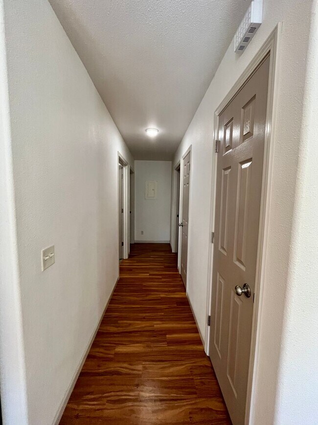 Building Photo - 757 Joy Dr