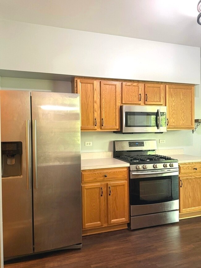 Building Photo - 4013 Oak Tree Ln