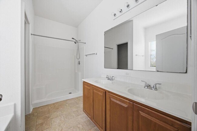 Building Photo - 5588 Sycamore Canyon Dr