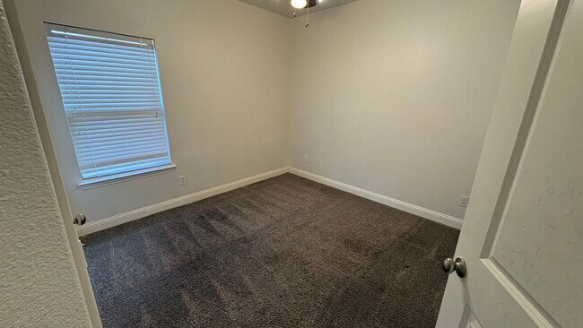 Building Photo - 610 Alderwood Ct