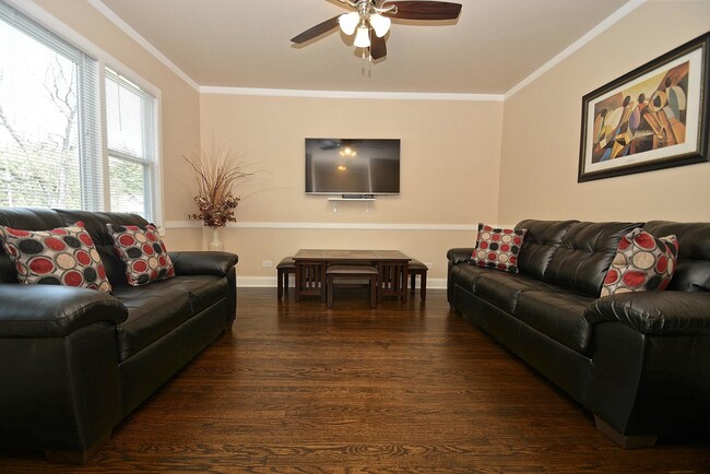 Cozy Family Room - 39 N State St