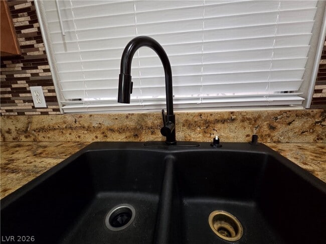 Building Photo - 3504 Lonesome Drum St