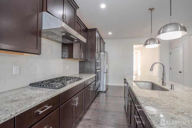 Building Photo - 16 Clover Ln