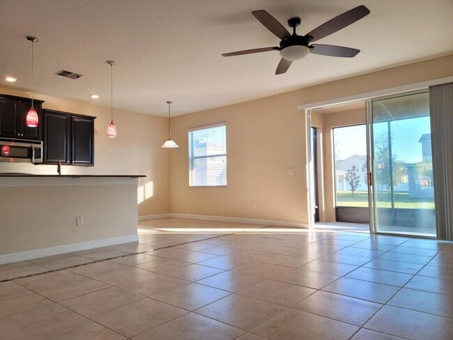 Building Photo - 15030 Evergreen Oak Loop