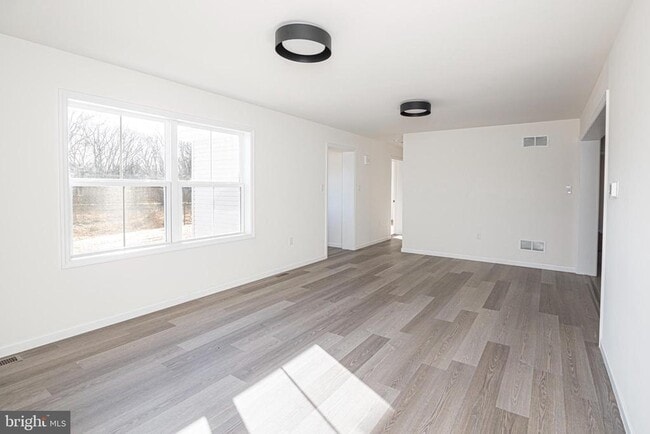 Building Photo - 617 Port Providence Rd