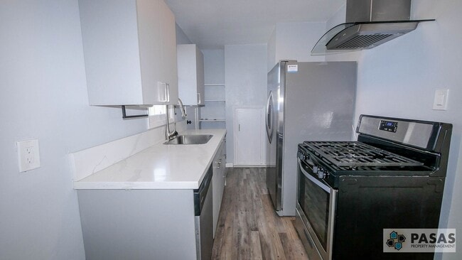 Building Photo - Beachside Living – Stylish 1BR with Washer...