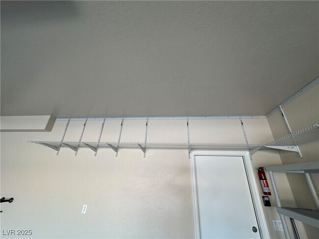 Building Photo - 6071 Saddle Horse Ave