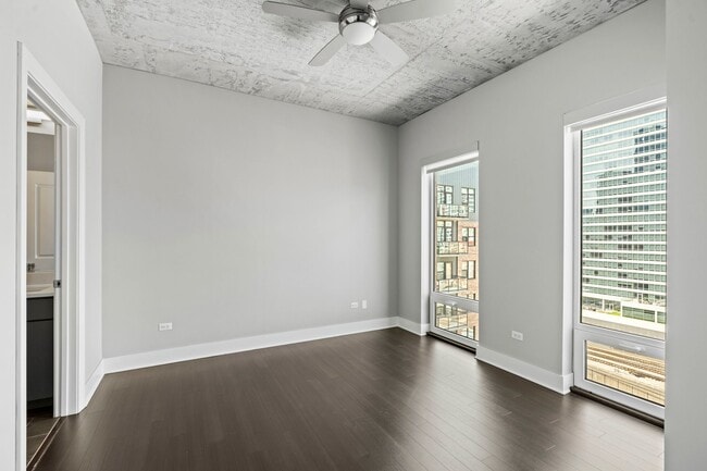 Building Photo - 846 S Clark St