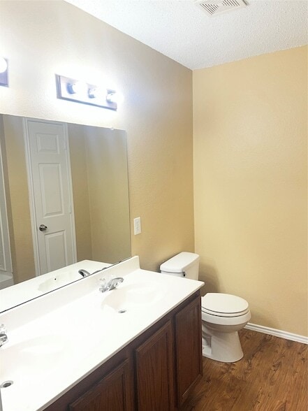 Building Photo - 1724 Creek Bend Ln
